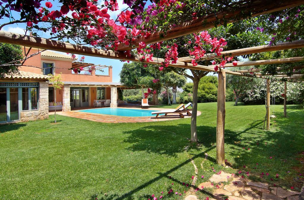 Vouliagmeni Villa Athena Bagian luar foto