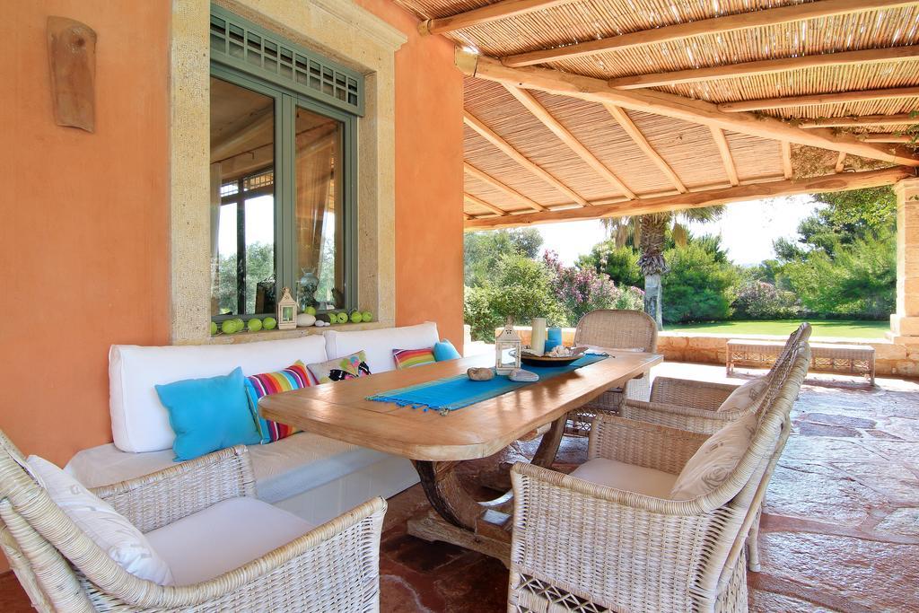 Vouliagmeni Villa Athena Bagian luar foto